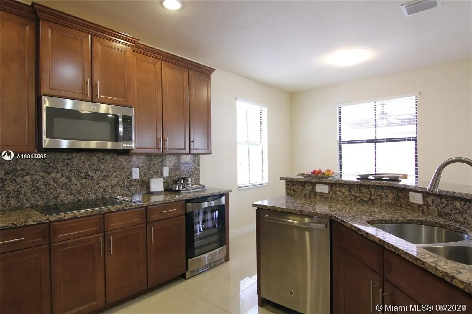 8658 NW 99th Path, Doral FL 33178 photo 3
