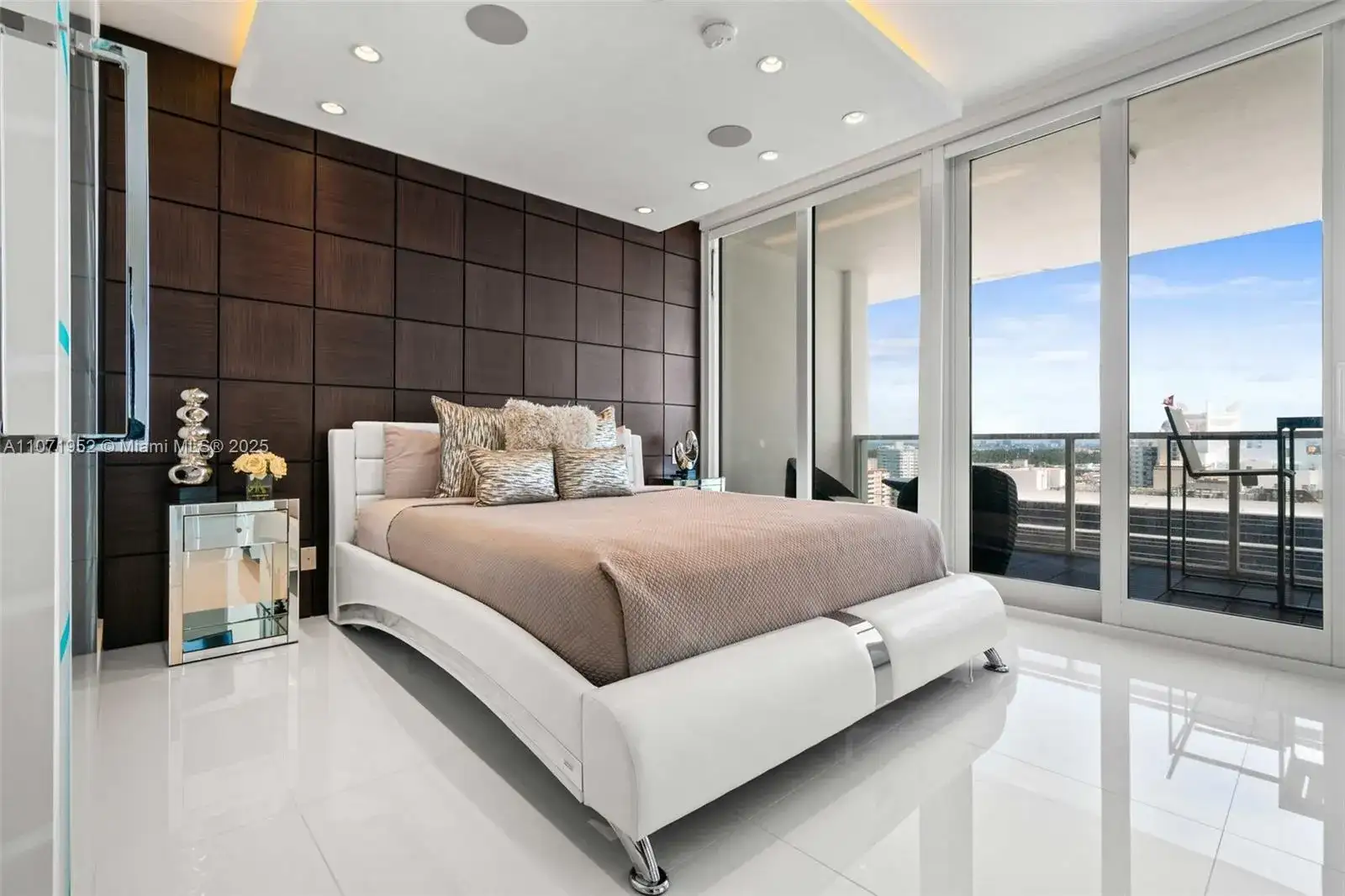 100 Lincoln Rd, Miami Beach FL 33139 photo 3