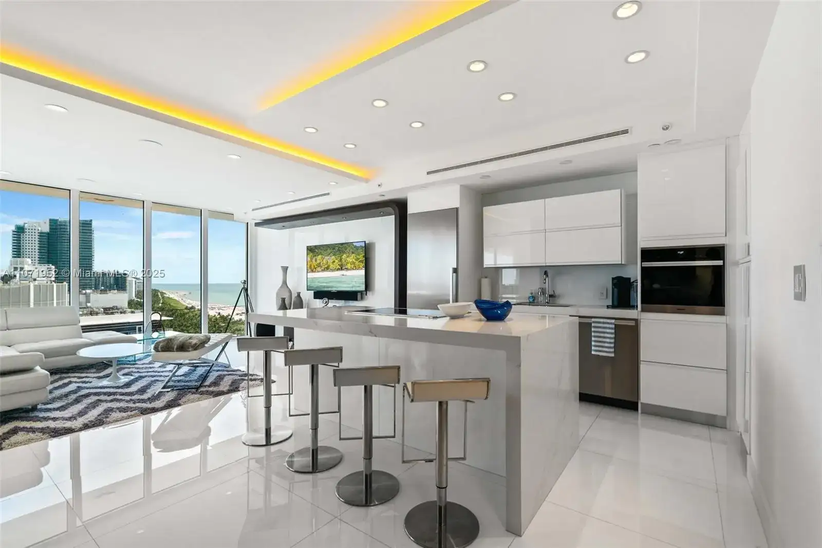 100 Lincoln Rd, Miami Beach FL 33139 photo 4