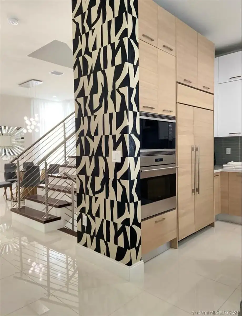 8264 NW 48th Ter, Doral FL 33166 photo 2
