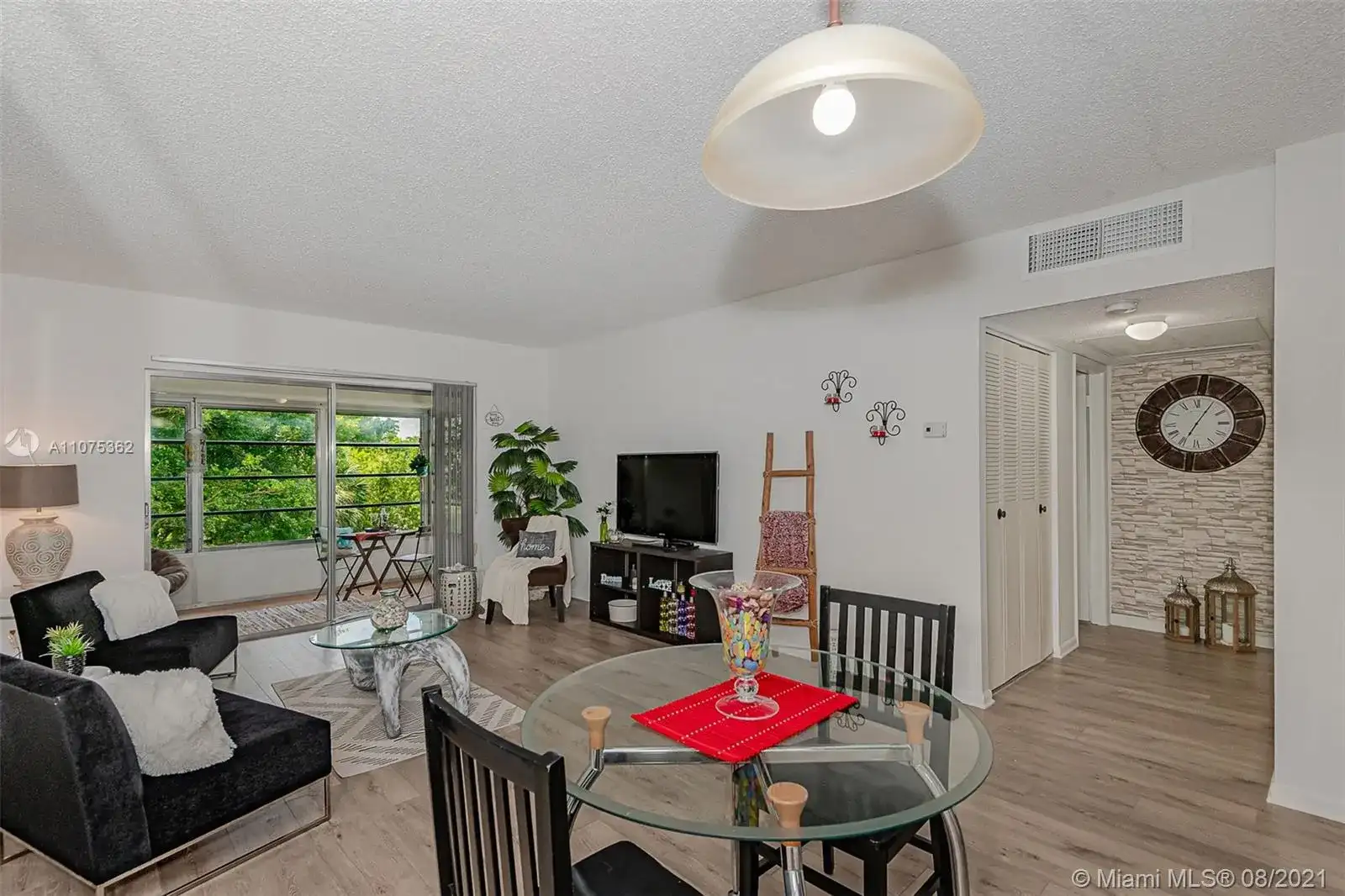 5102 NW 36th St # 611, Lauderdale Lakes FL 33319 photo 3