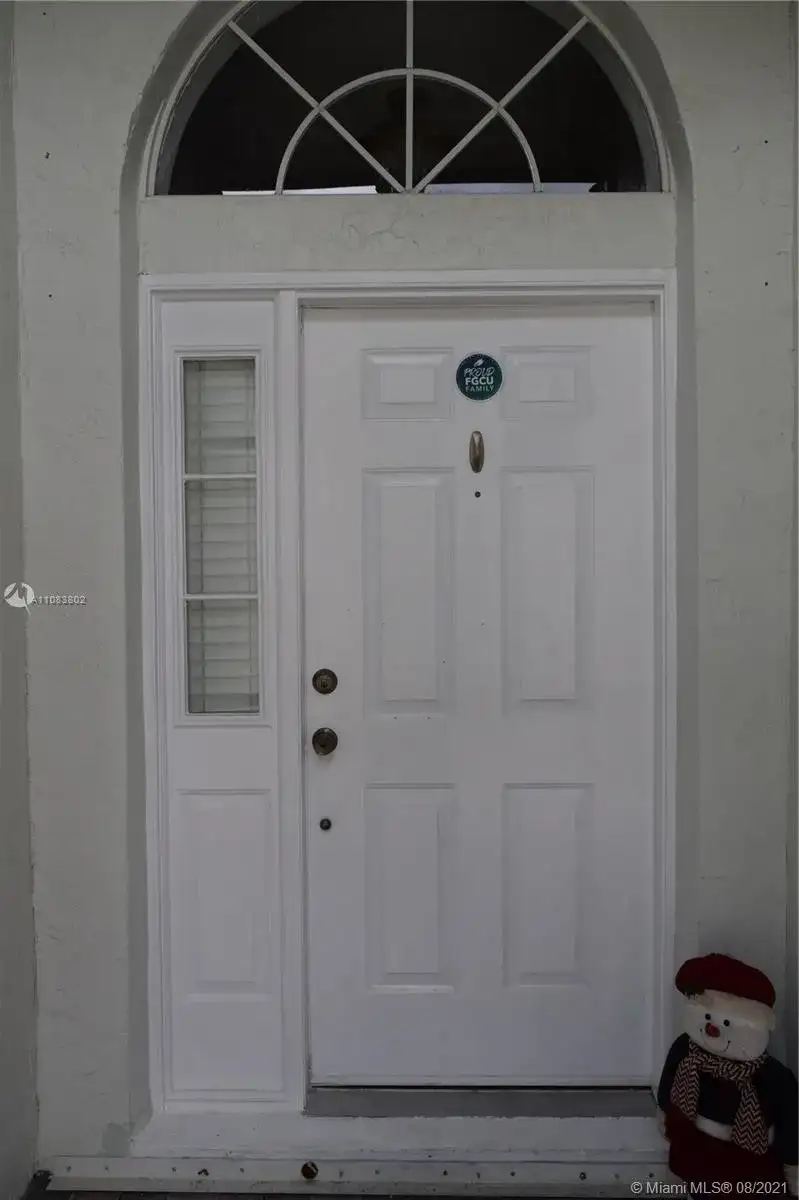 2830 SE 5th Pl, Homestead FL 33033 photo 2