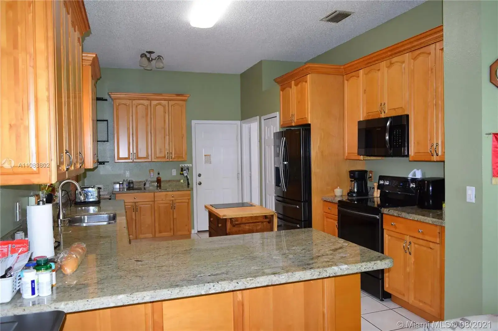 2830 SE 5th Pl, Homestead FL 33033 photo 4