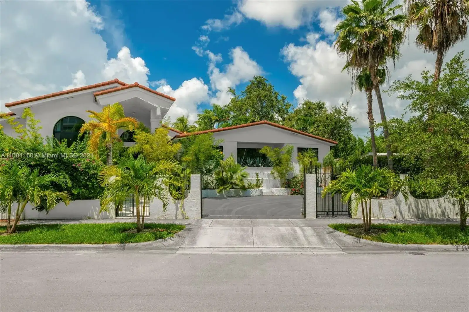 1061 NW North River Dr, Miami FL 33136 photo 2