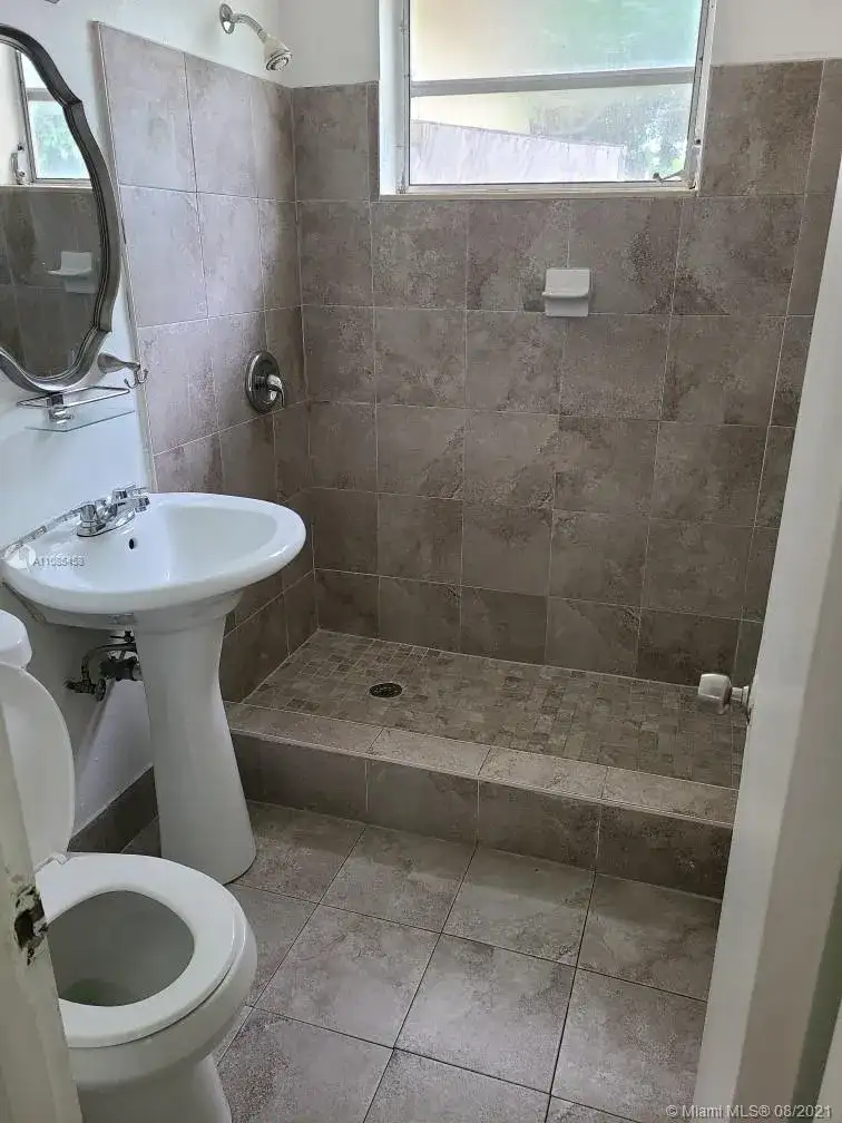 1351 NE 154th St, North Miami Beach FL 33162 photo 3