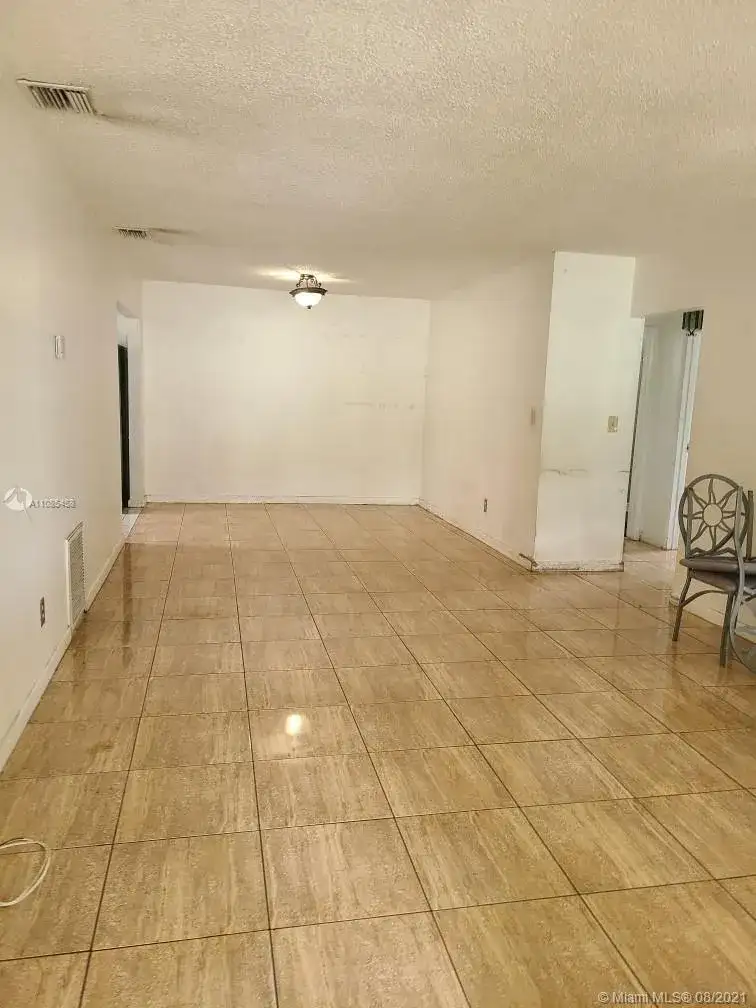 1351 NE 154th St, North Miami Beach FL 33162 photo 4