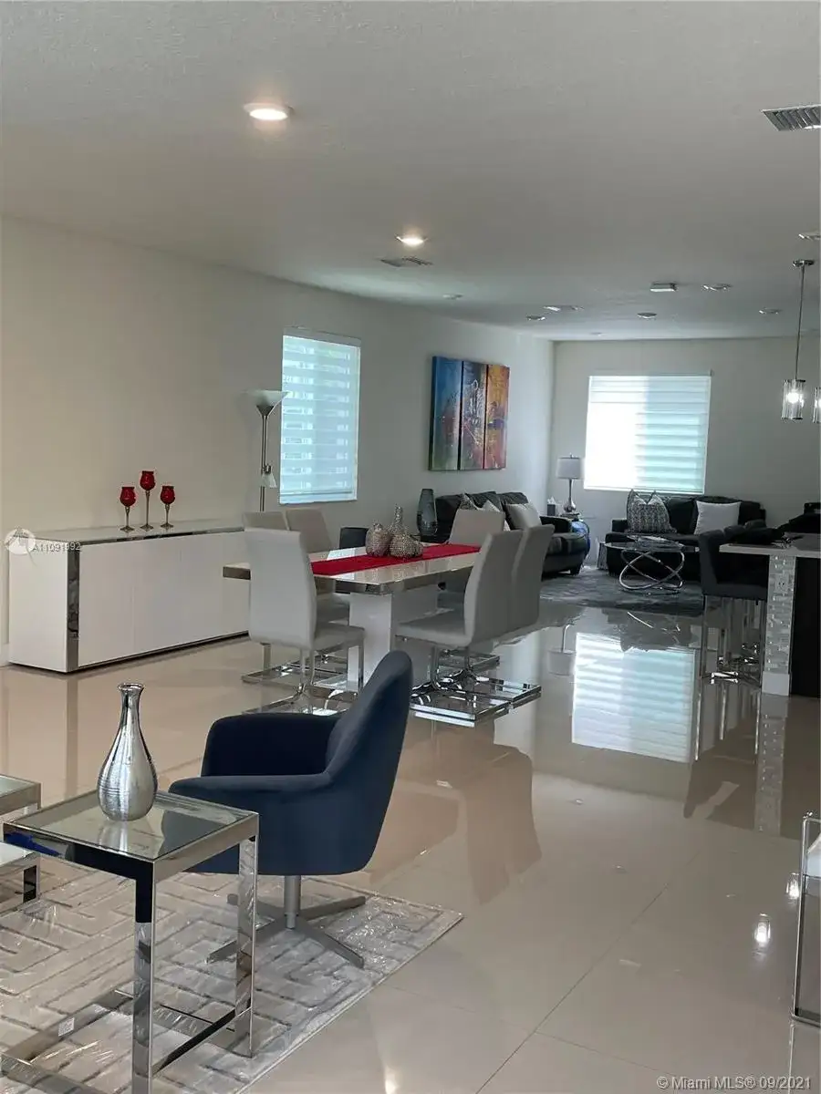 6681 NW 104th Ave, Doral FL 33178 photo 5
