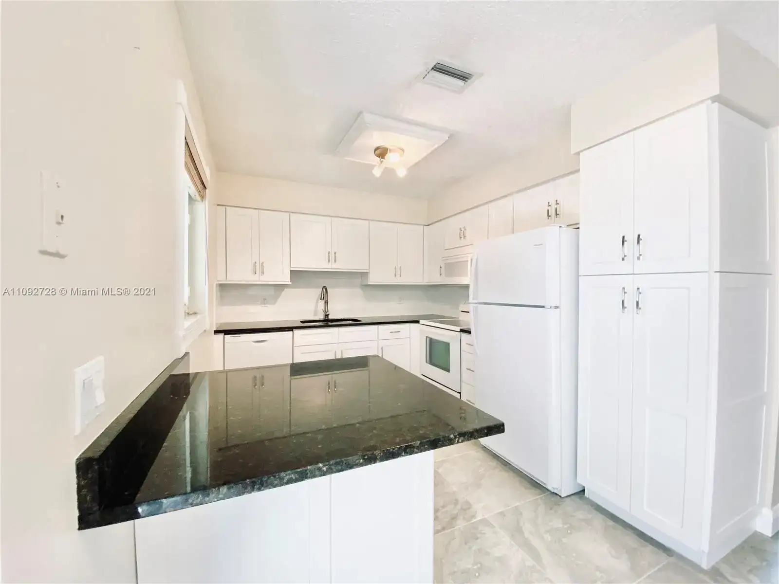 19122 SE Barus Dr, Tequesta FL 33469 photo 2