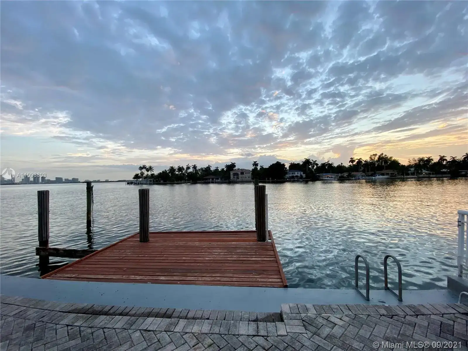 7508 W Treasure Dr, North Bay Village FL 33141 photo 2