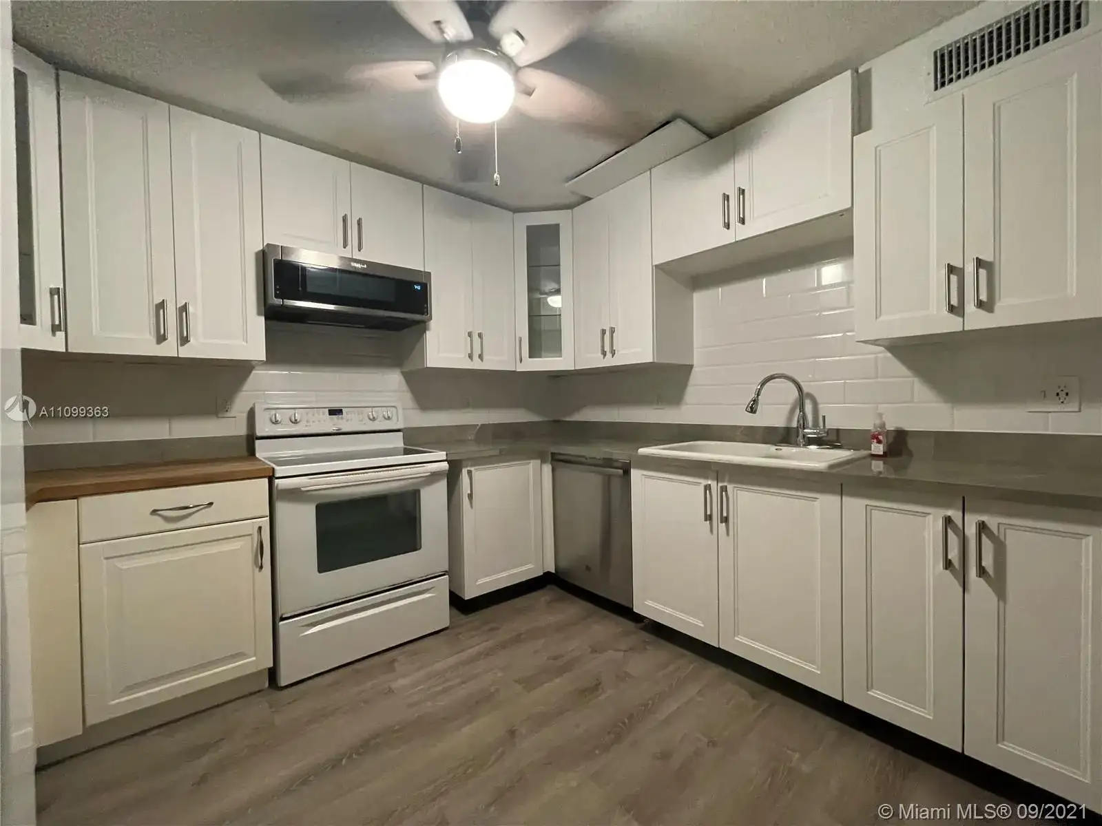 22308 SW 103rd Ave, Cutler Bay FL 33190 photo 3