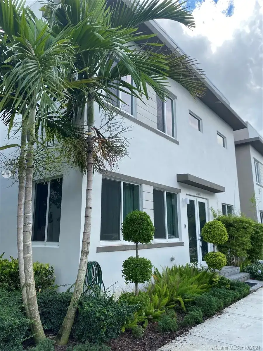 10440 NW 67th St, Doral FL 33178 photo 2