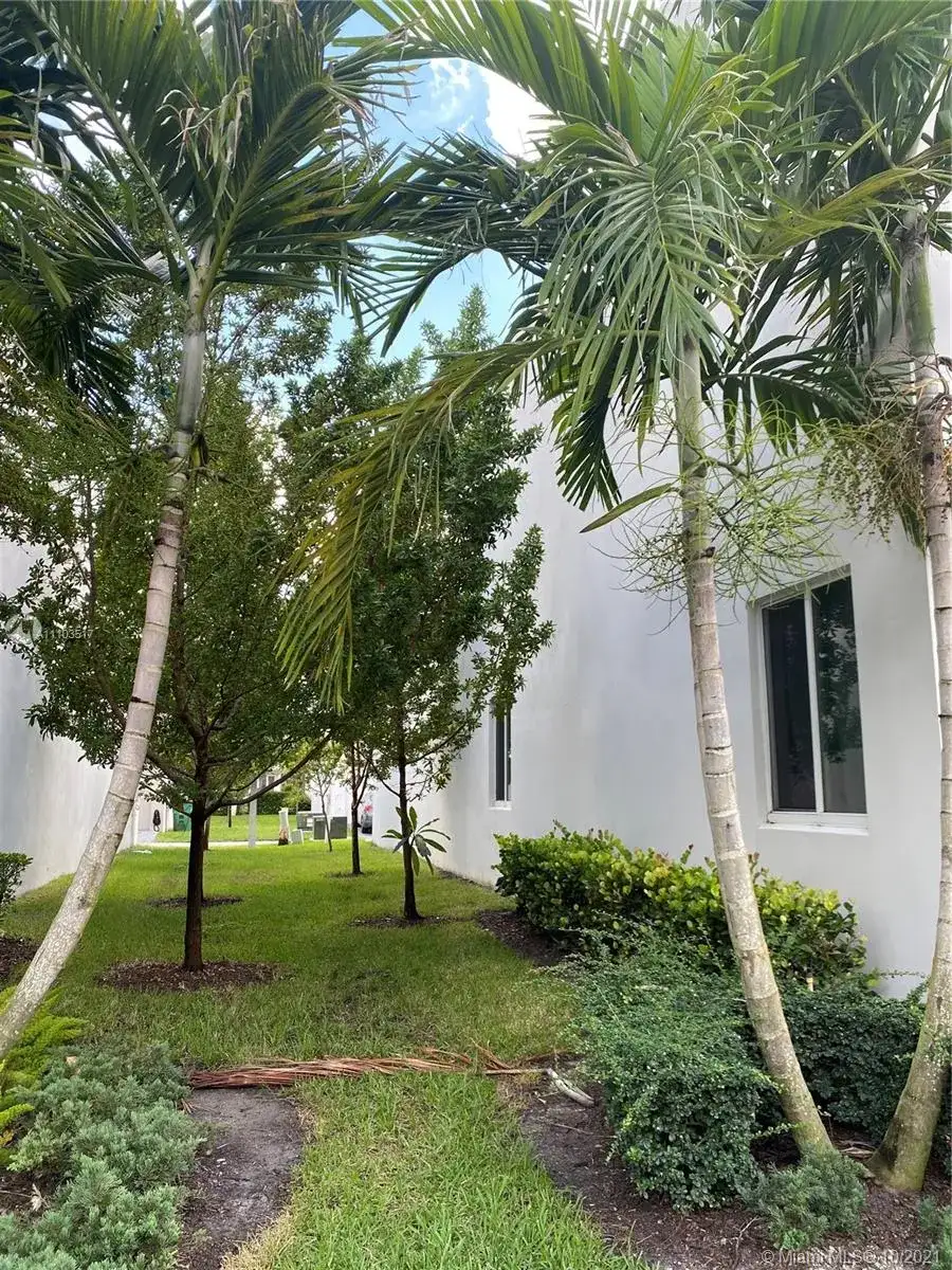 10440 NW 67th St, Doral FL 33178 photo 4
