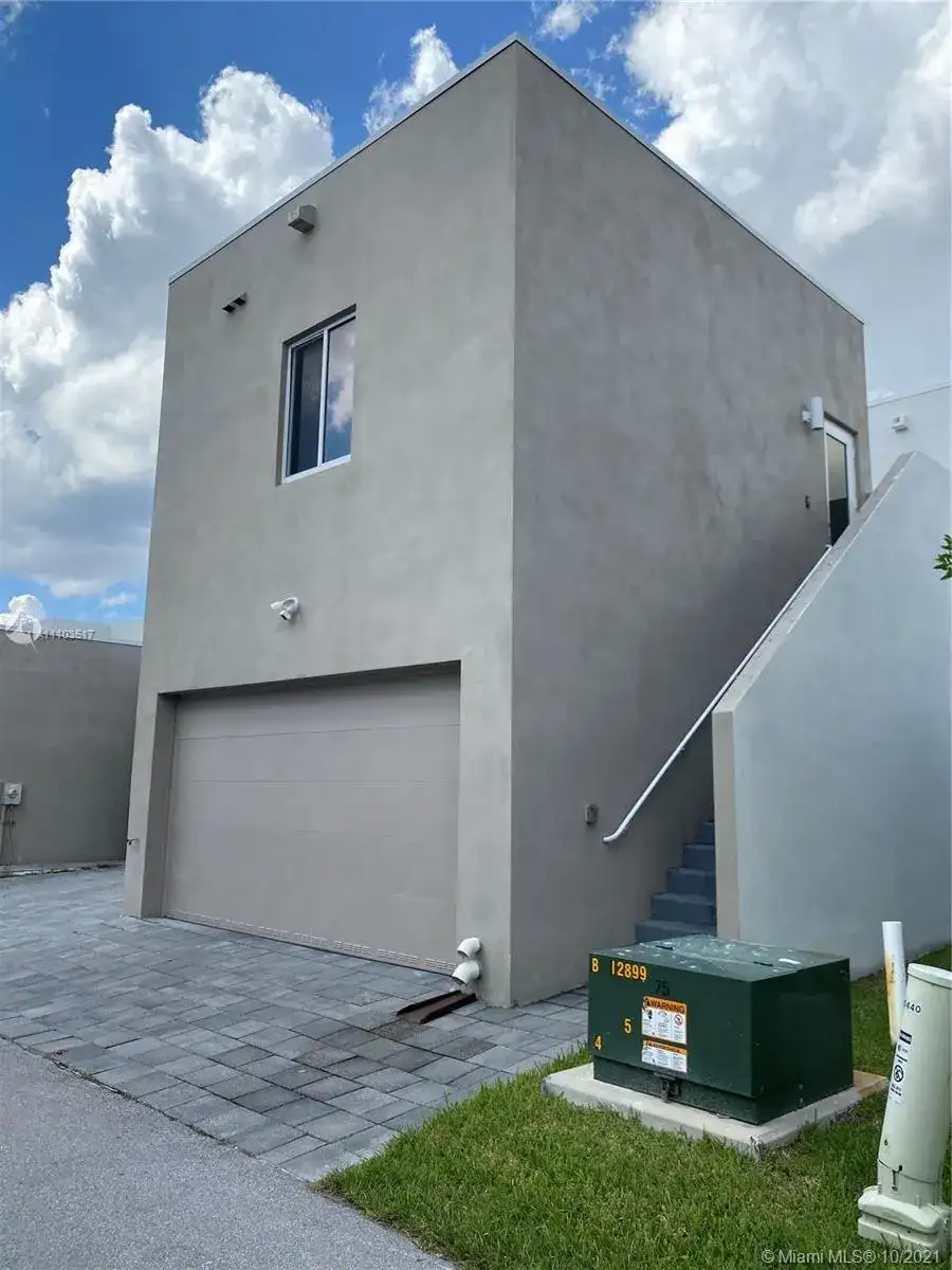 10440 NW 67th St, Doral FL 33178 photo 5