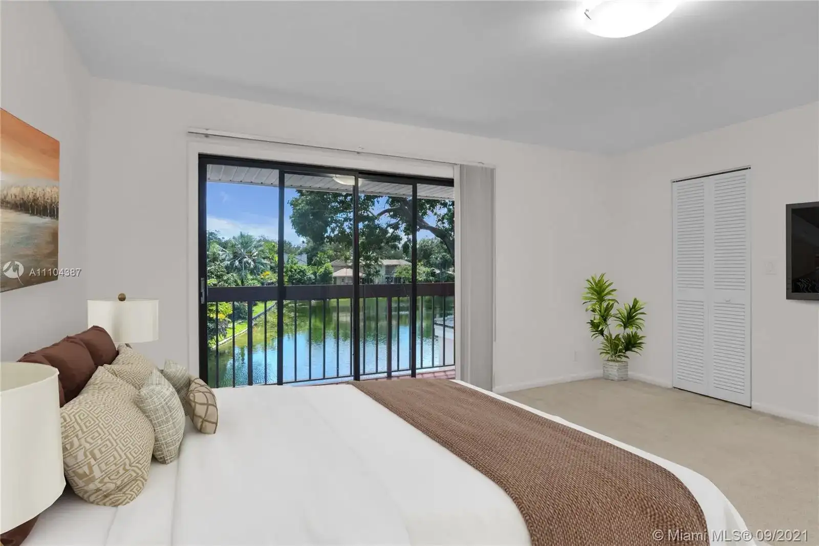 3010 Lakewood Ln # 319, Hollywood FL 33021 photo 3
