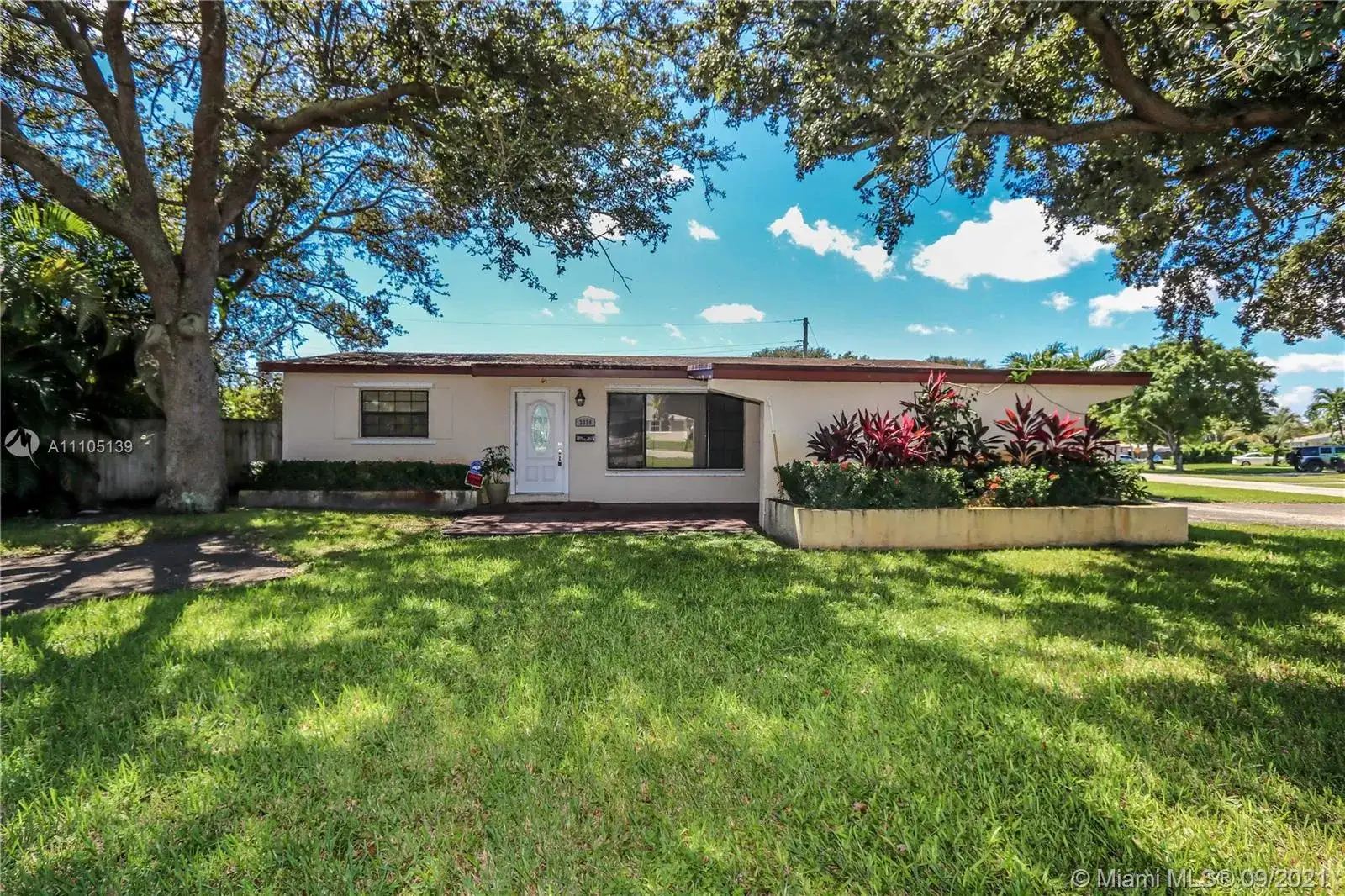 3338 Taft St, Hollywood FL 33021 photo 2