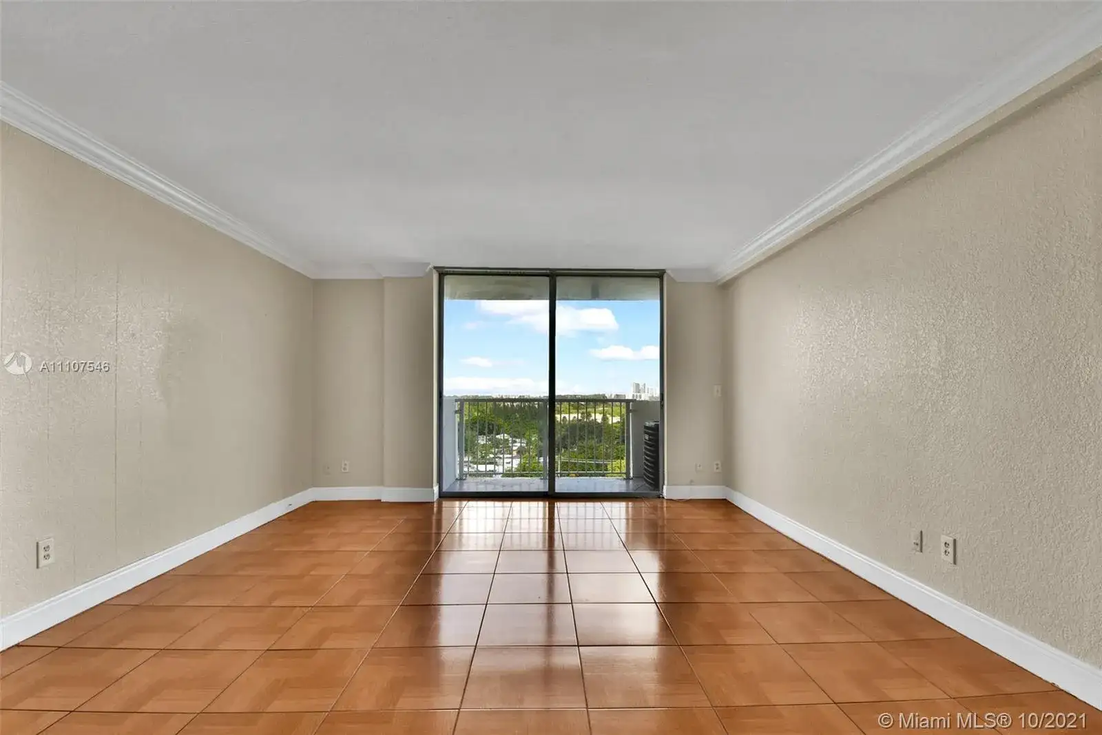 2000 NE 135th St # 1003, North Miami FL 33181 photo 2