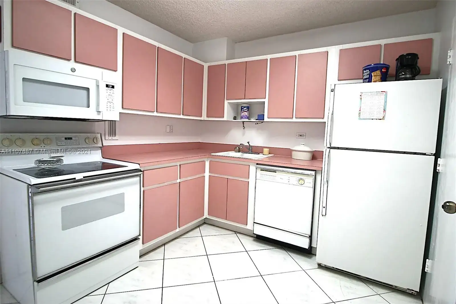 5555 Collins Ave # 8Z, Miami Beach FL 33140 photo 3