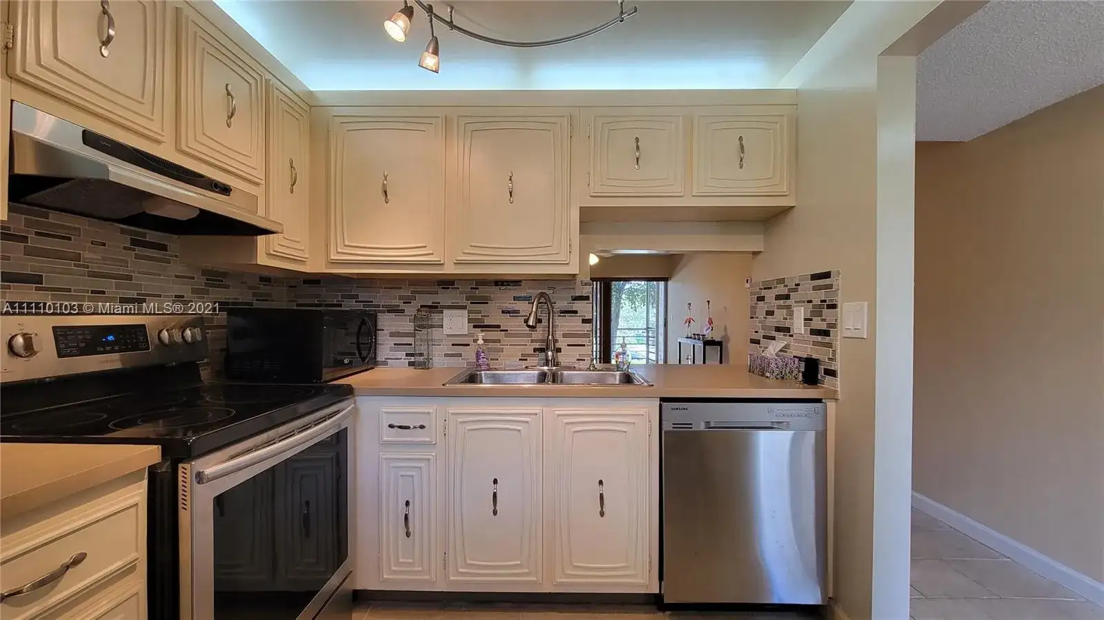 469 N Pine Island Rd # B202, Plantation FL 33324 photo 3