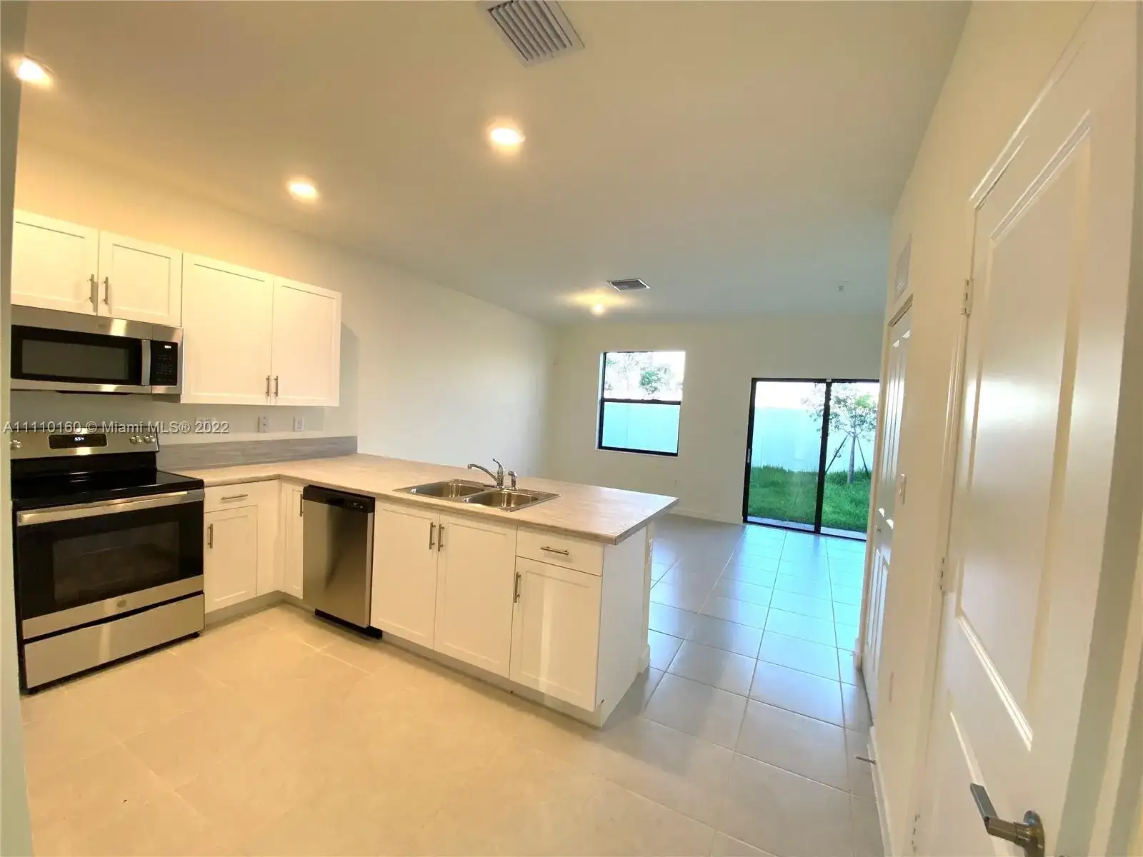 11119 W 34th Way, Hialeah FL 33018 photo 2