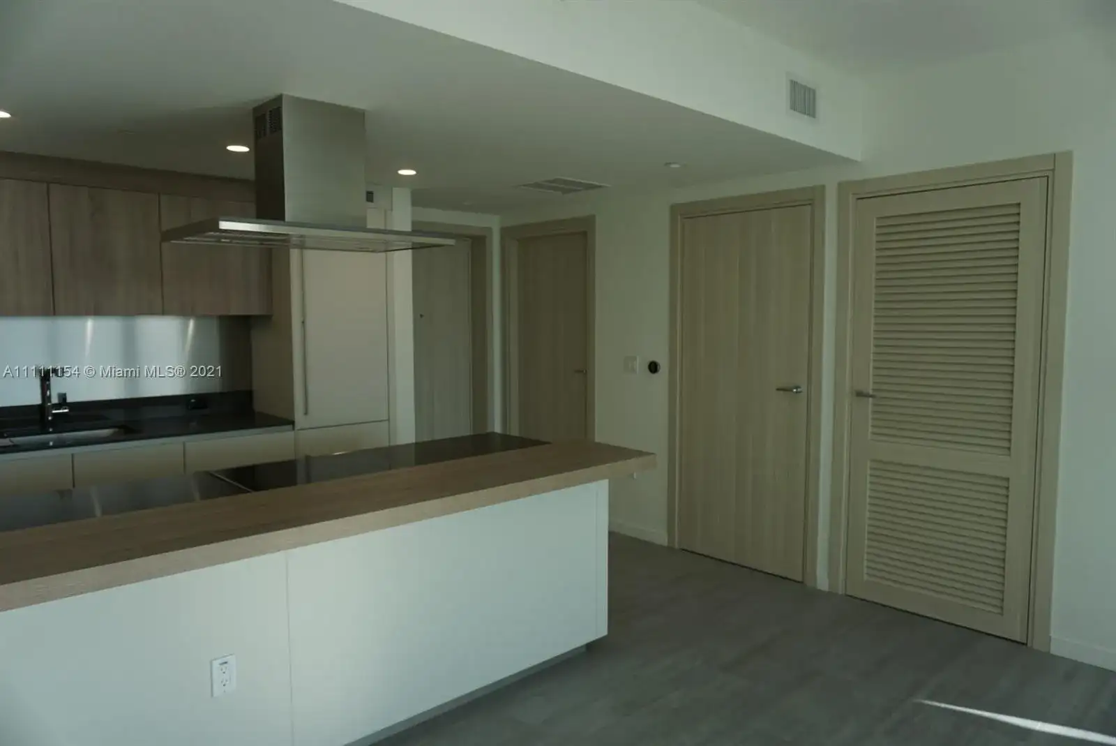 1000 Brickell Plz # 3108, Miami FL 33131 photo 2