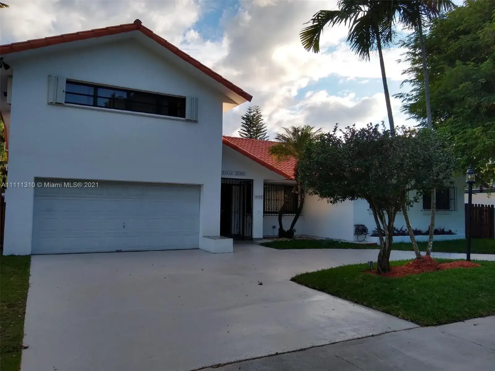 8910 SW 159th Ter, Palmetto Bay FL 33157 photo 2