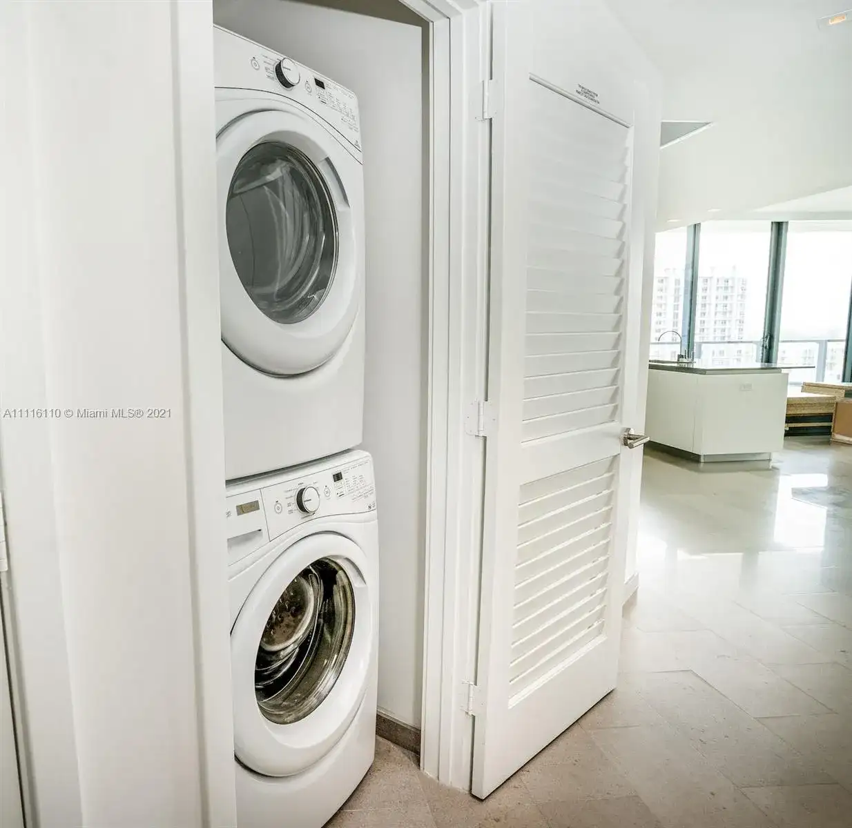 88 SW 7th St # 1202, Miami FL 33130 photo 2