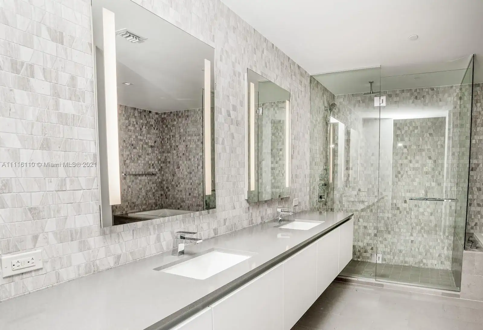 88 SW 7th St # 1202, Miami FL 33130 photo 4