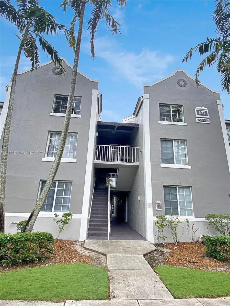 677 SW 111th Ave # 303, Pembroke Pines FL 33025 photo 2