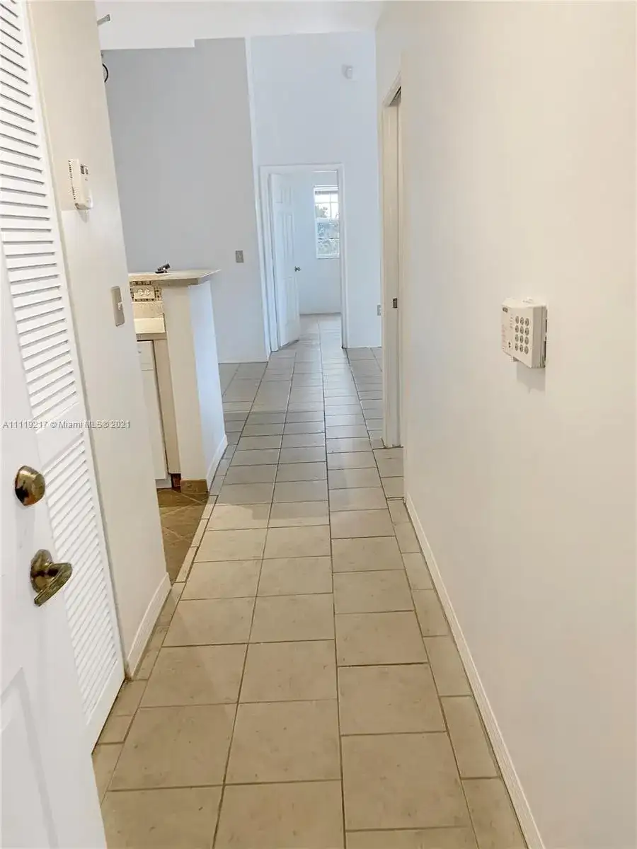 677 SW 111th Ave # 303, Pembroke Pines FL 33025 photo 5