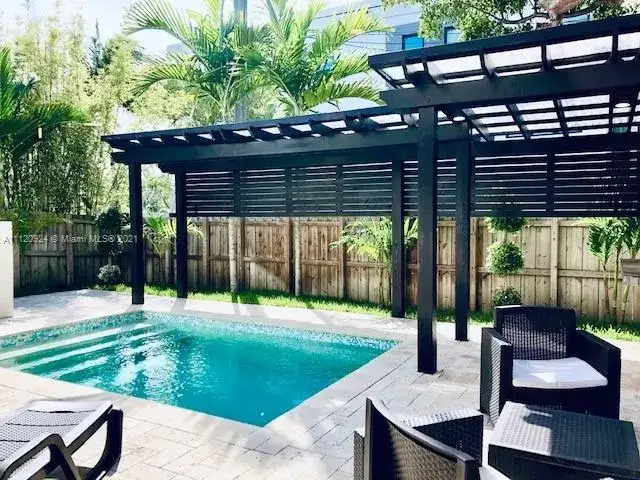 605 NE 15th Ave, Fort Lauderdale FL 33304 photo 2