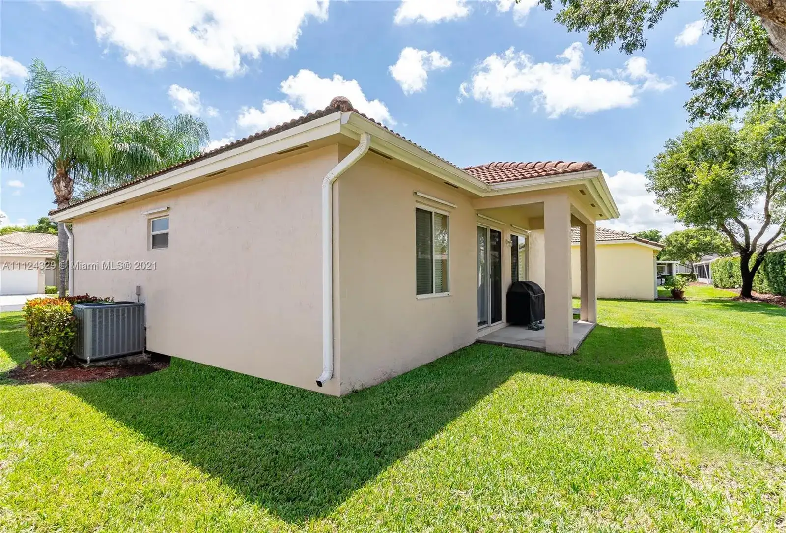482 SE 23rd Dr, Homestead FL 33033 photo 4
