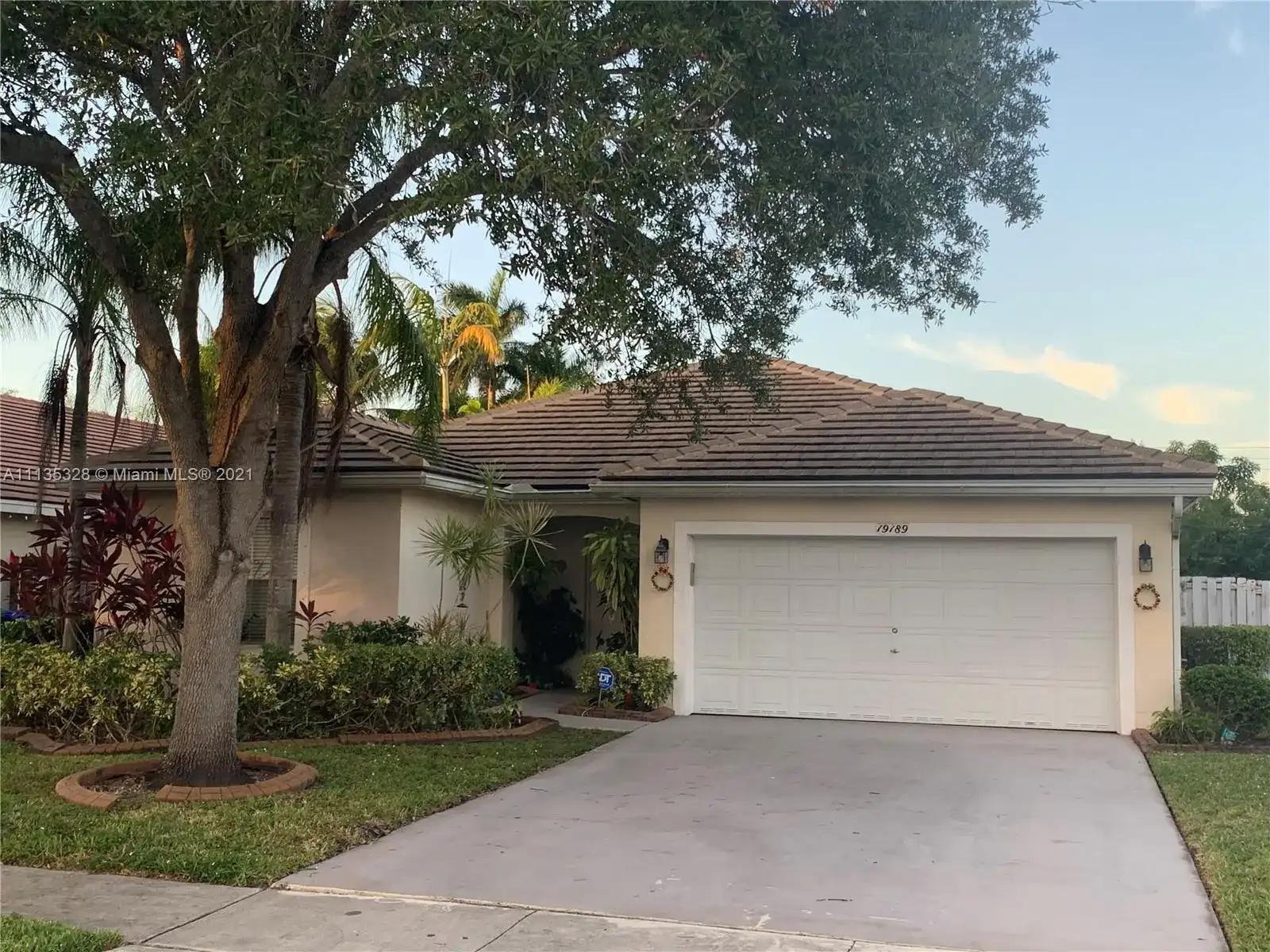 19189 NW 24th Ct, Pembroke Pines FL 33029 photo 2