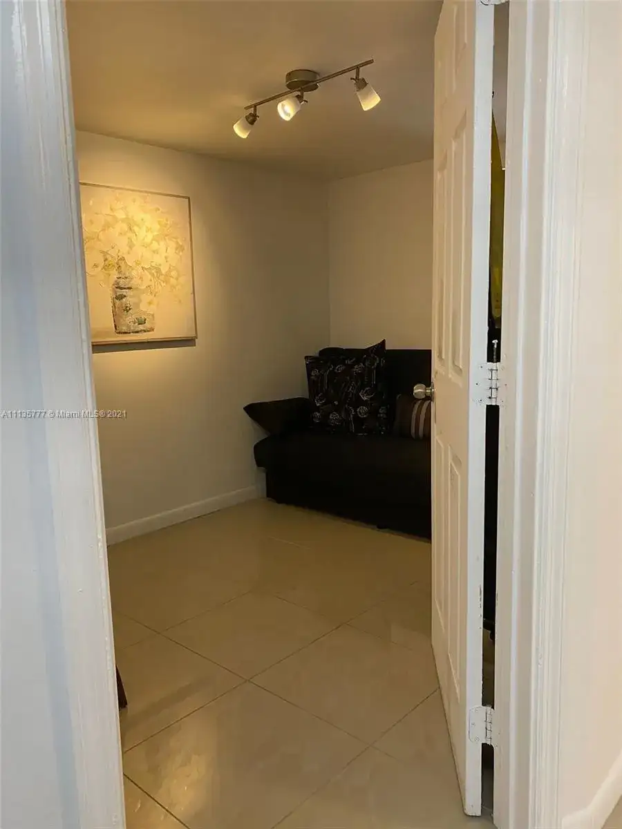 18061 Biscayne Blvd # 1701, Aventura FL 33160 photo 5