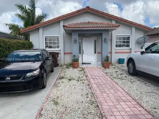 2749 W 72nd St, Hialeah FL 33016 photo 2