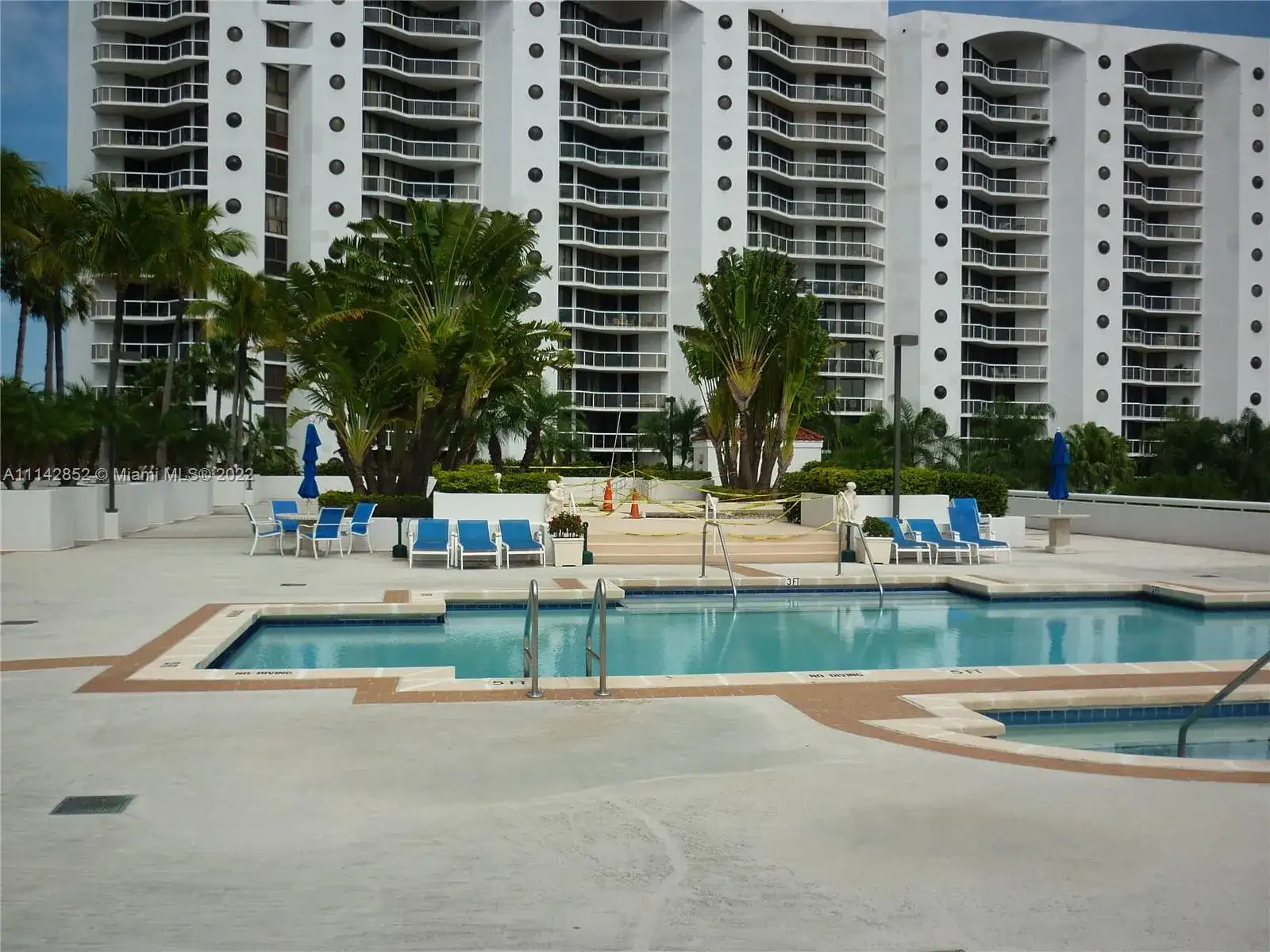 3598 Yacht Club Dr # 202, Aventura FL 33180 photo 4