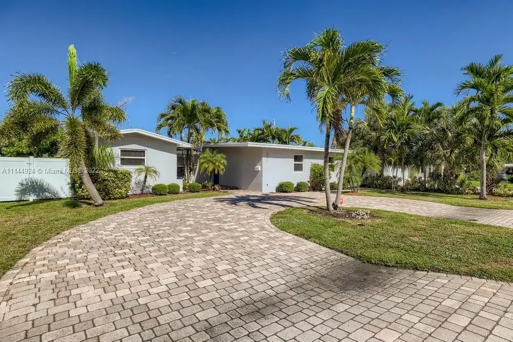 261 SE 8th St, Pompano Beach FL 33060 photo 2