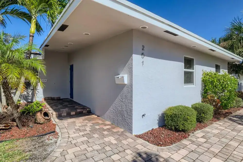 261 SE 8th St, Pompano Beach FL 33060 photo 4
