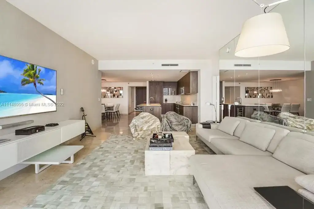 68 SE 6th St # 1603, Miami FL 33131 photo 2