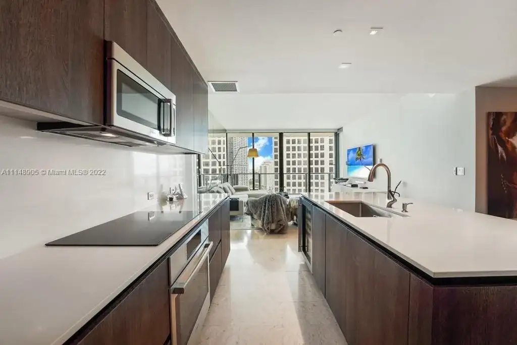 68 SE 6th St # 1603, Miami FL 33131 photo 5
