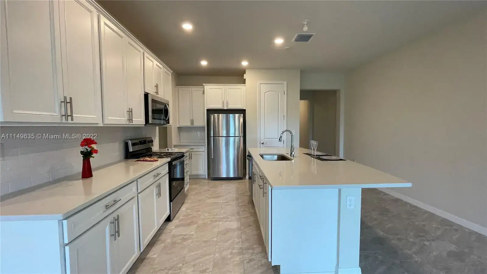 2131 N Appleton Cir N, Oakland Park FL 33309 photo 4