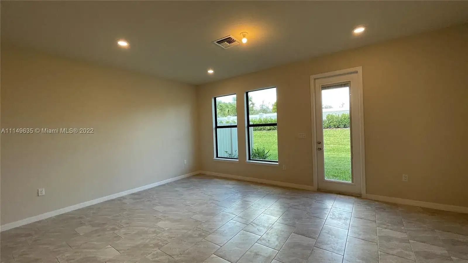 2131 N Appleton Cir N, Oakland Park FL 33309 photo 5