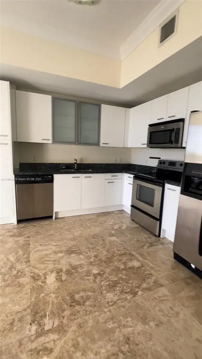 1350 NW 8th Ct # 4, Miami FL 33136 photo 2