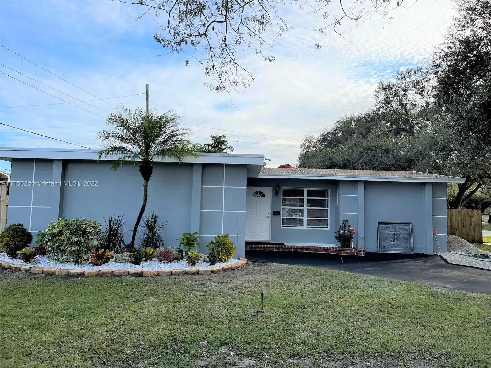 6390 Park St, Hollywood FL 33024 photo 2