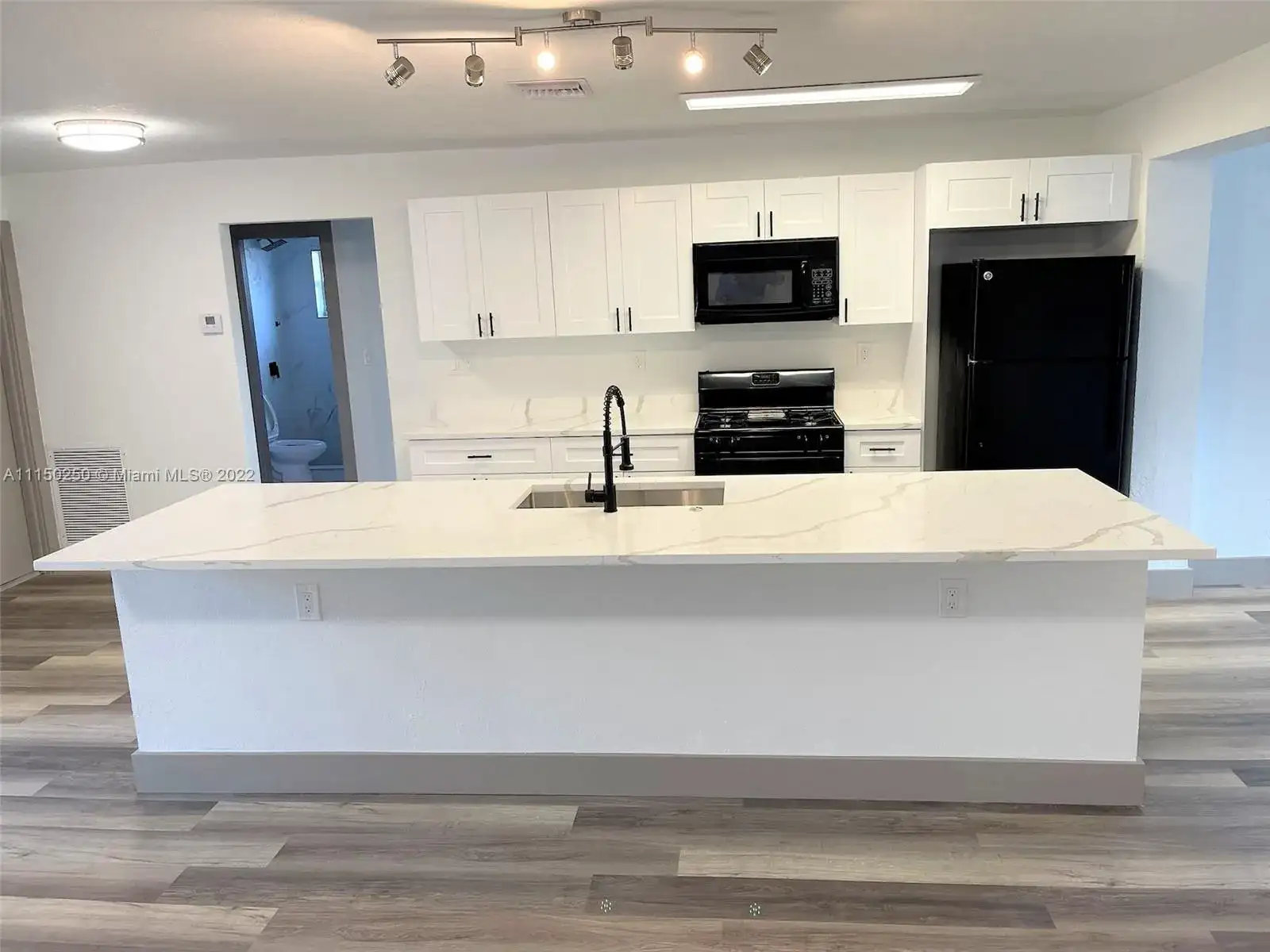 6390 Park St, Hollywood FL 33024 photo 3