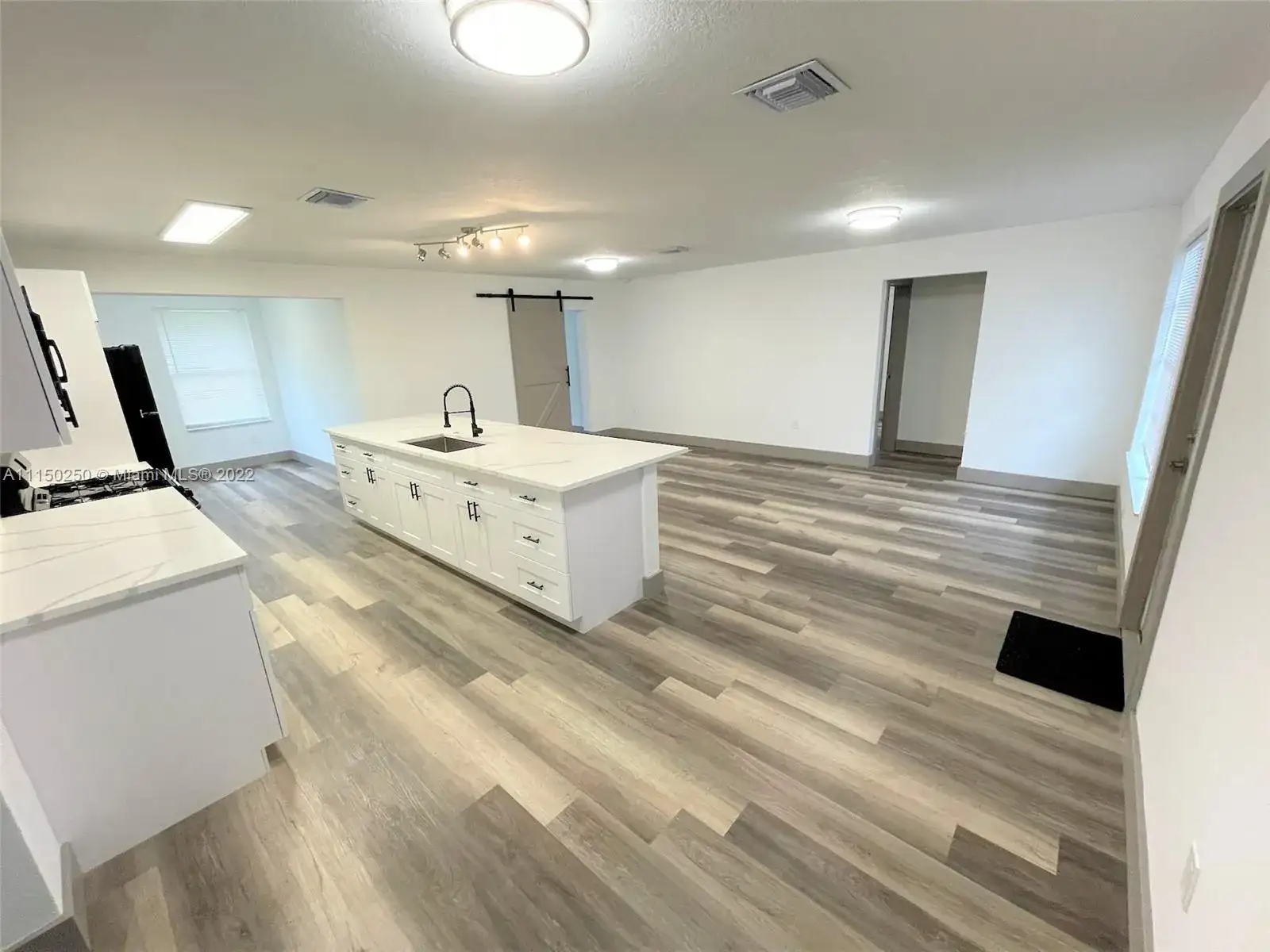 6390 Park St, Hollywood FL 33024 photo 4