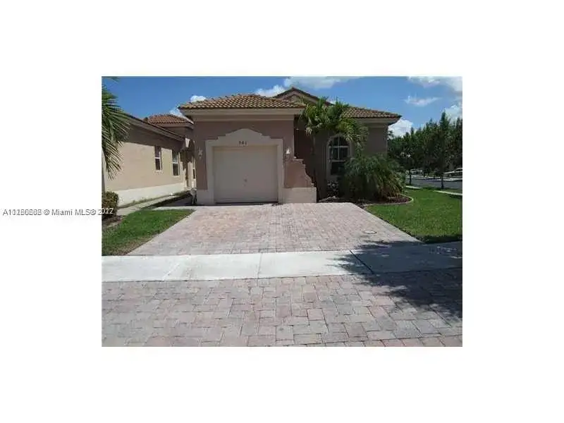 982 NE 37th Pl, Homestead FL 33033 photo 3