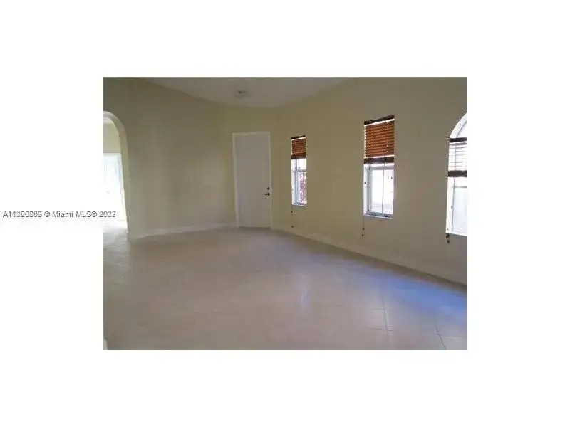 982 NE 37th Pl, Homestead FL 33033 photo 5