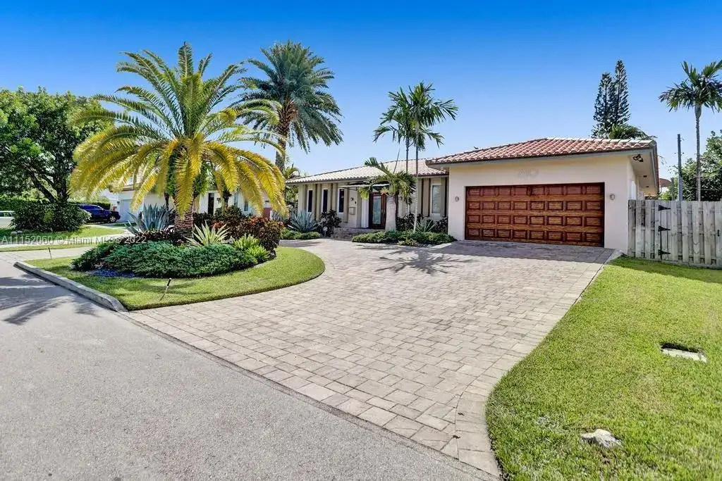 2110 NE 122nd St, North Miami FL 33181 photo 3