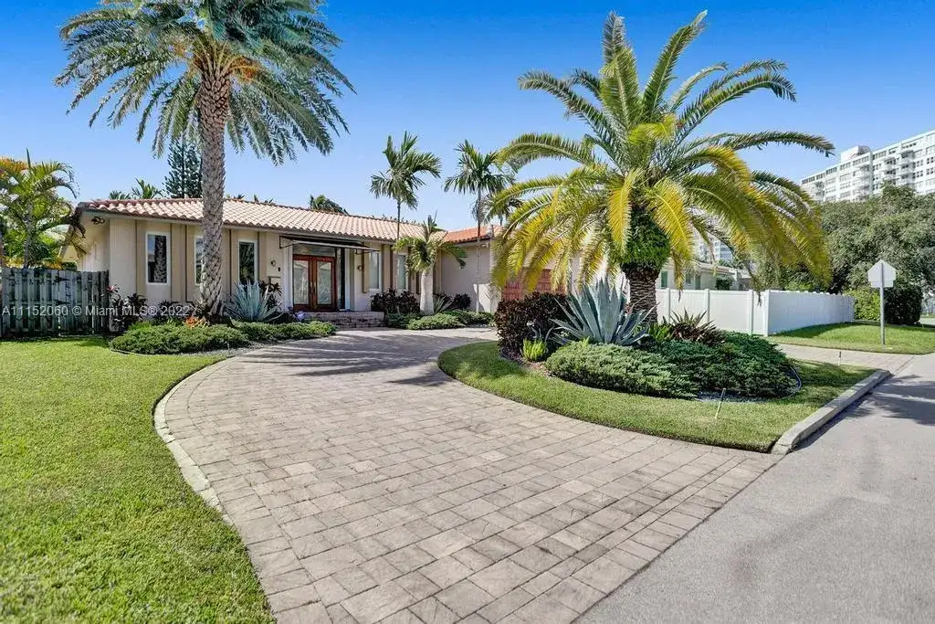 2110 NE 122nd St, North Miami FL 33181 photo 4