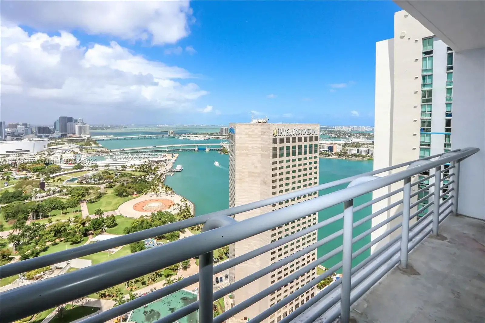 325 S Biscayne Blvd # 3918, Miami FL 33131 photo 2